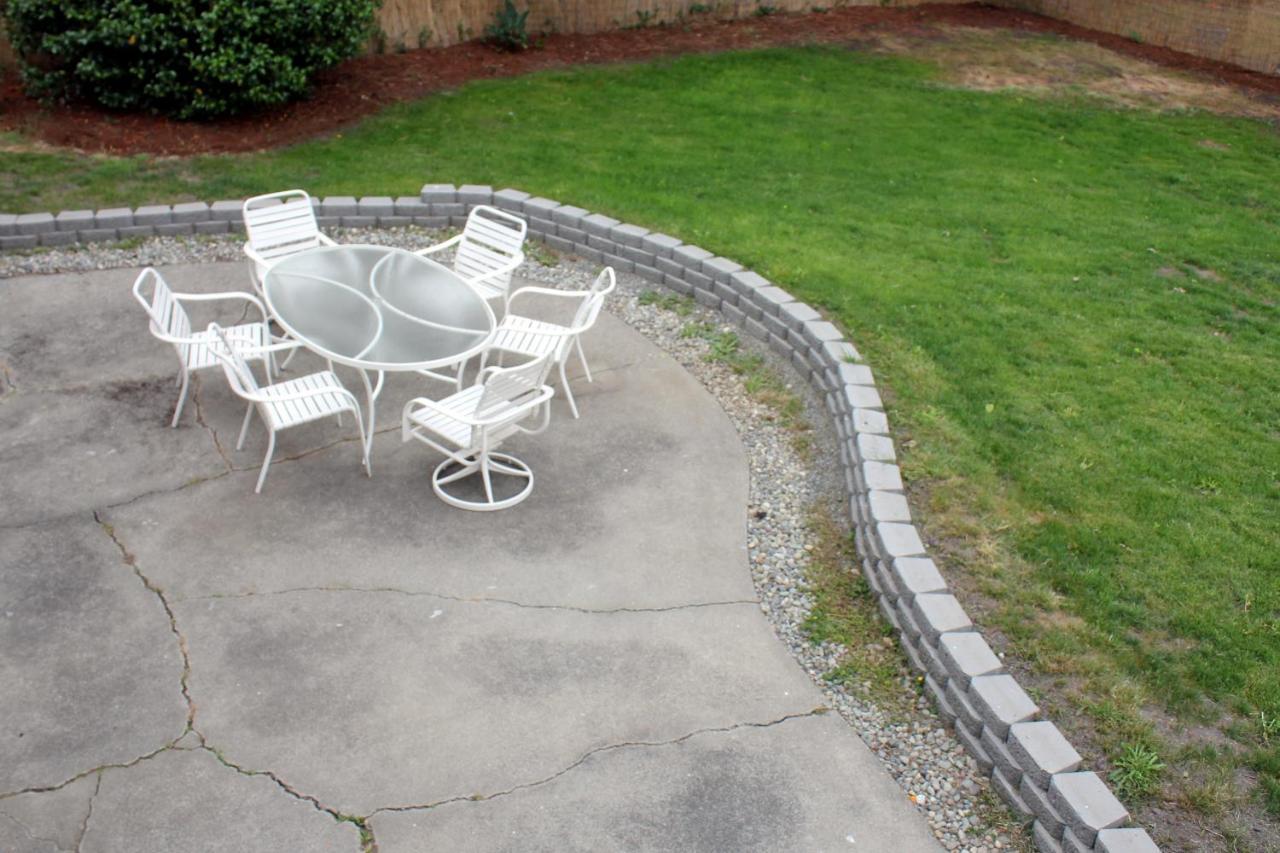 Отель Brighton Retreat Mercer Island Экстерьер фото